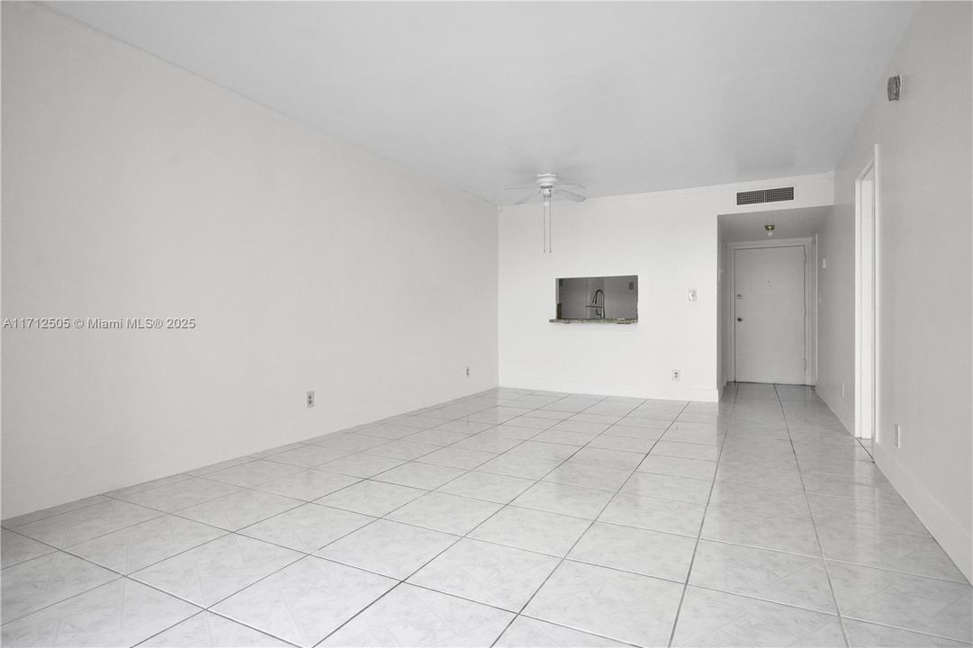 Vendido Recientemente: $193,900 (1 camas, 1 baños, 808 Pies cuadrados)