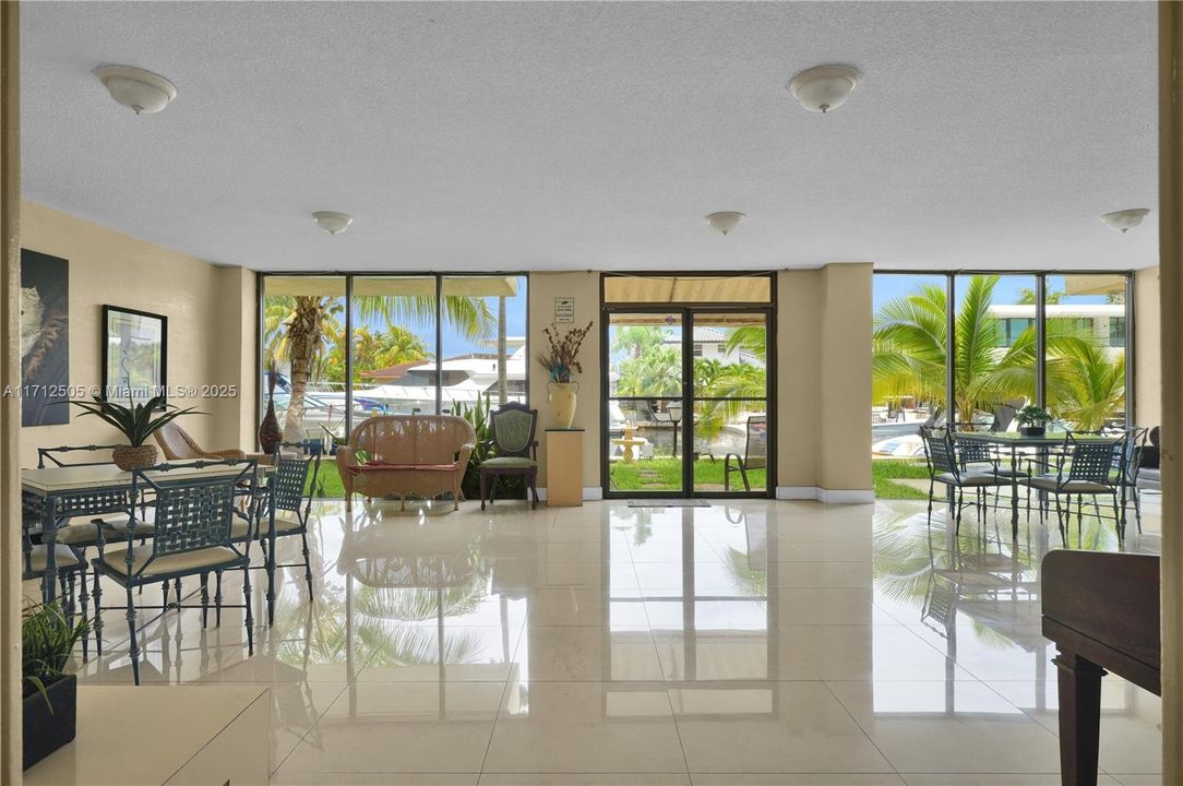 Vendido Recientemente: $193,900 (1 camas, 1 baños, 808 Pies cuadrados)