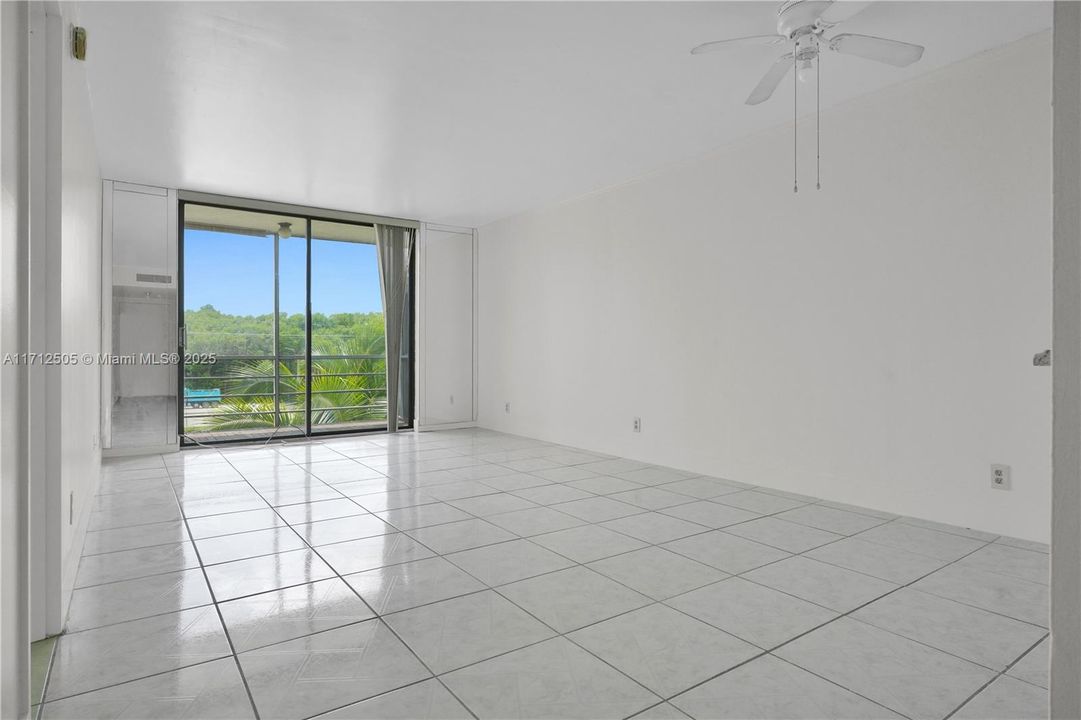 Vendido Recientemente: $193,900 (1 camas, 1 baños, 808 Pies cuadrados)