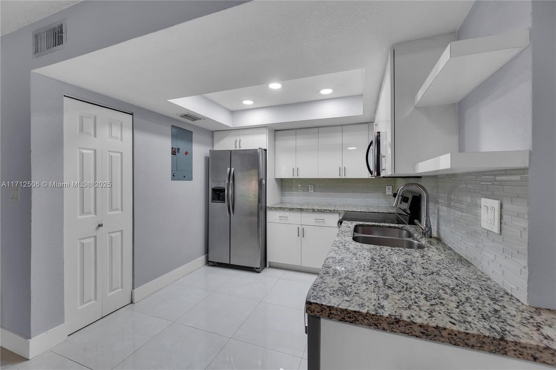 For Sale: $349,900 (3 beds, 2 baths, 1670 Square Feet)