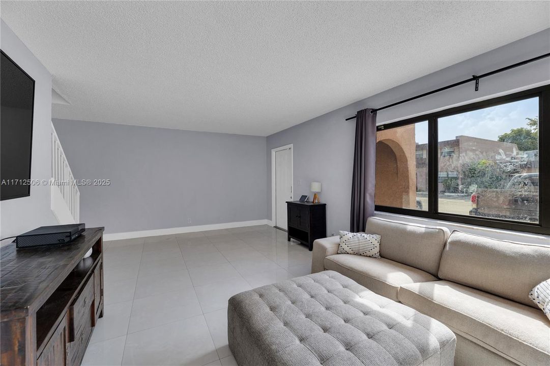 For Sale: $349,900 (3 beds, 2 baths, 1670 Square Feet)