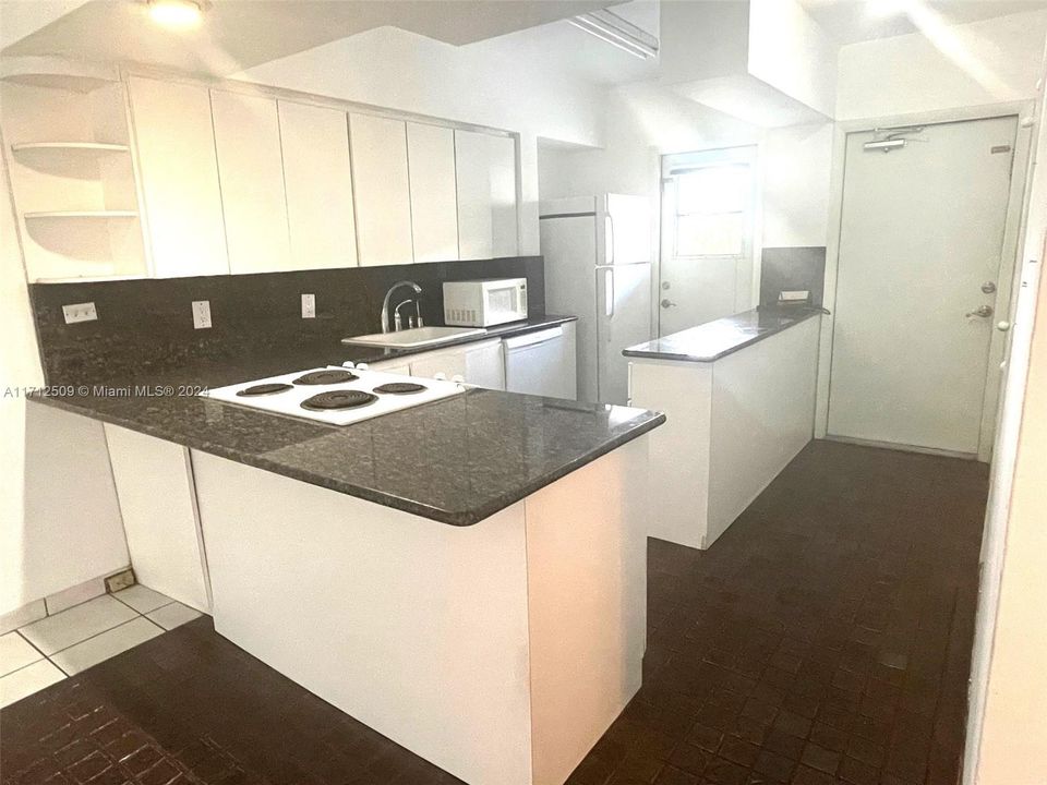 For Rent: $2,500 (2 beds, 2 baths, 748 Square Feet)