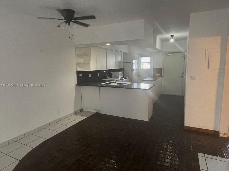 For Rent: $2,500 (2 beds, 2 baths, 748 Square Feet)