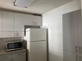 For Sale: $530,000 (1 beds, 1 baths, 654 Square Feet)