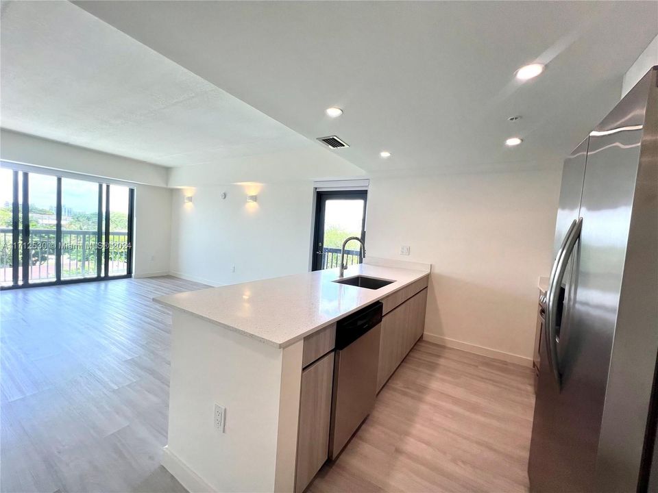 For Rent: $2,998 (2 beds, 2 baths, 1017 Square Feet)