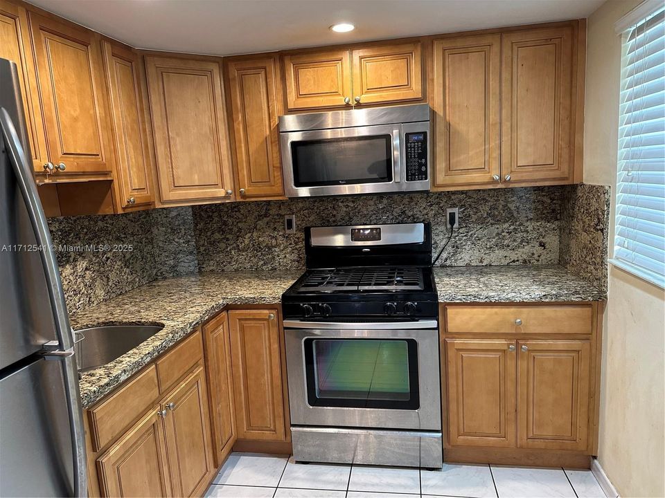 For Sale: $450,000 (1 beds, 1 baths, 720 Square Feet)