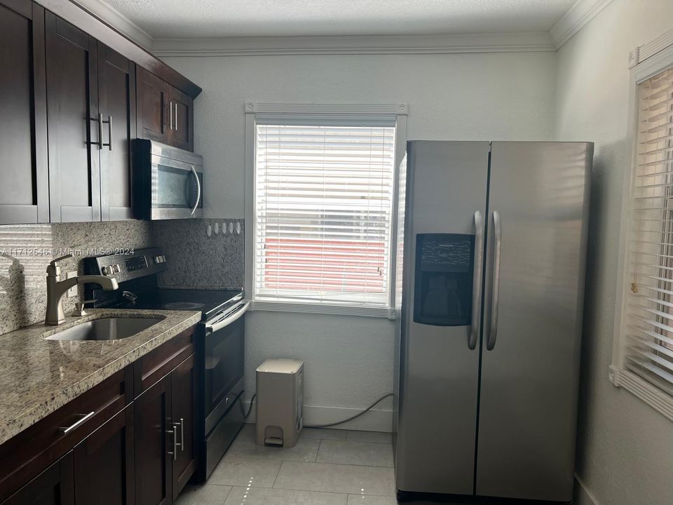 For Sale: $175,000 (1 beds, 1 baths, 568 Square Feet)