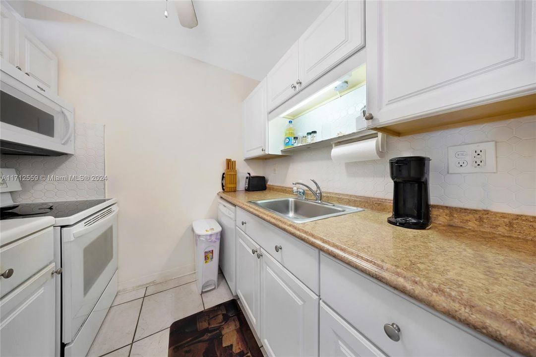 For Sale: $77,000 (1 beds, 1 baths, 620 Square Feet)