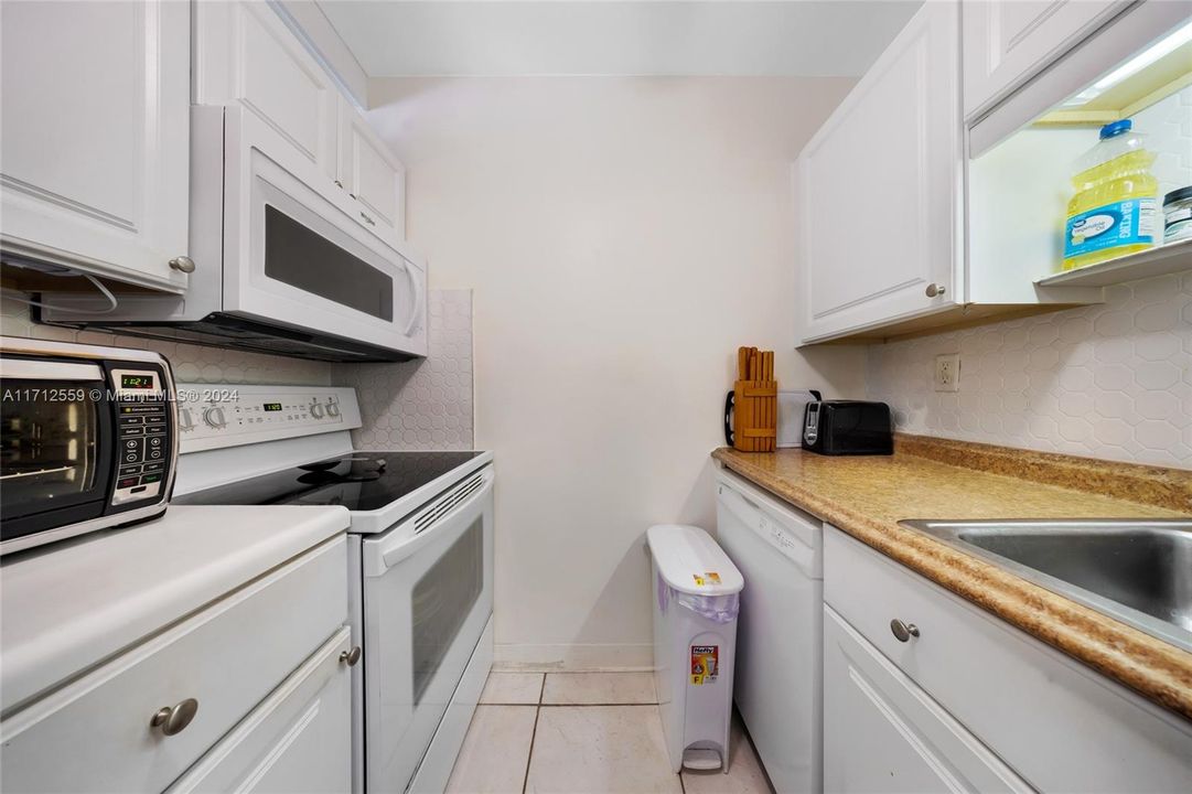 For Sale: $77,000 (1 beds, 1 baths, 620 Square Feet)