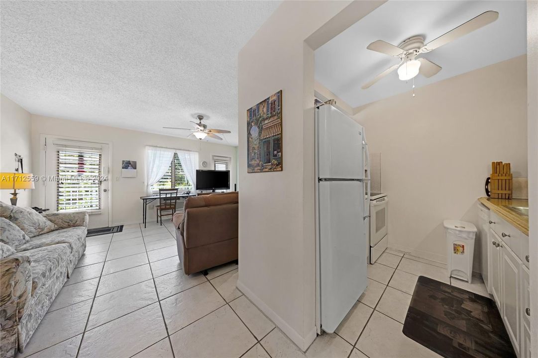 For Sale: $77,000 (1 beds, 1 baths, 620 Square Feet)