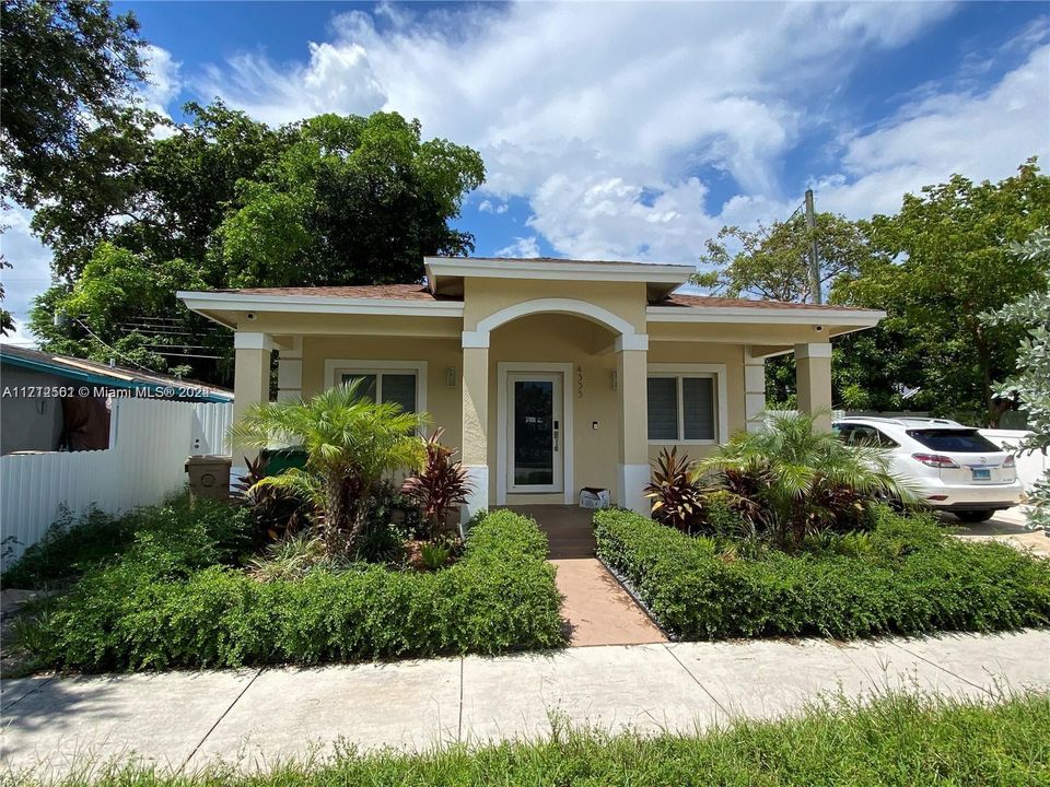 For Sale: $510,000 (3 beds, 2 baths, 1358 Square Feet)