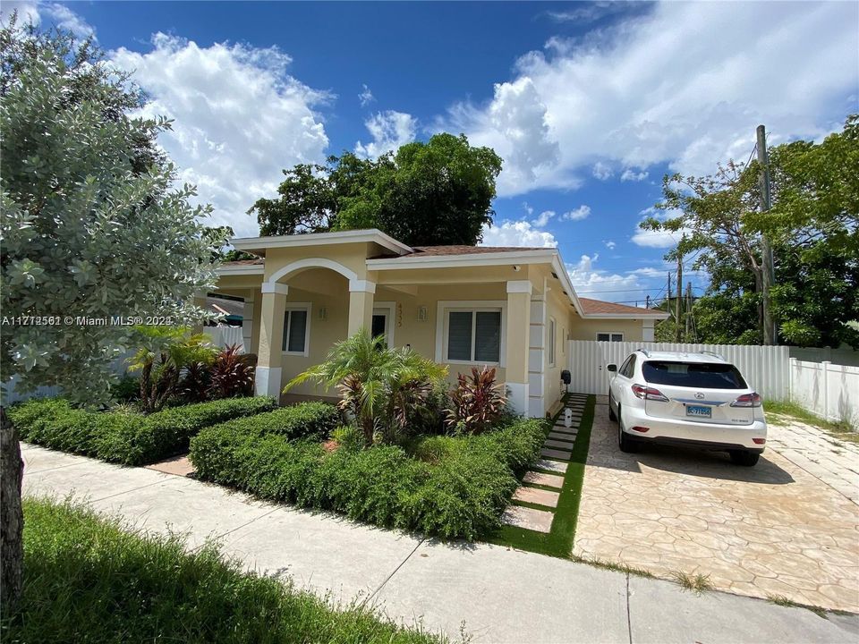 For Sale: $510,000 (3 beds, 2 baths, 1358 Square Feet)