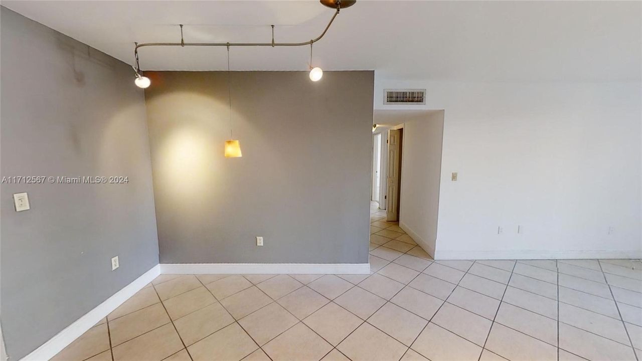 For Sale: $485,000 (2 beds, 2 baths, 995 Square Feet)