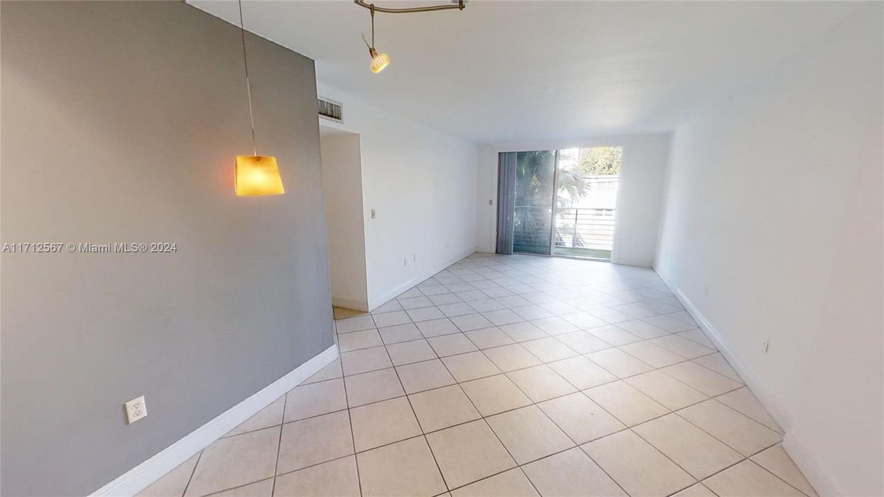 For Sale: $485,000 (2 beds, 2 baths, 995 Square Feet)