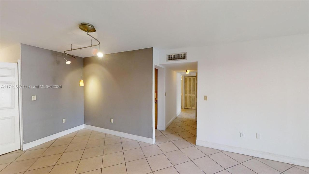 For Sale: $485,000 (2 beds, 2 baths, 995 Square Feet)