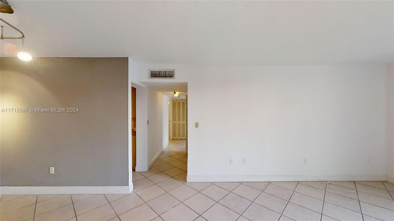 For Sale: $485,000 (2 beds, 2 baths, 995 Square Feet)