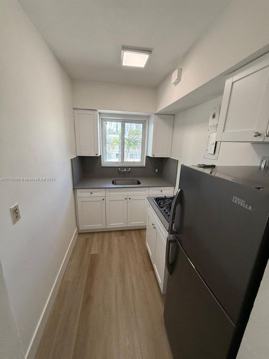 For Sale: $380,000 (1 beds, 1 baths, 480 Square Feet)