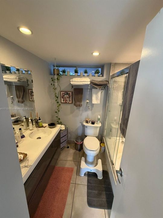 For Sale: $350,000 (1 beds, 1 baths, 775 Square Feet)