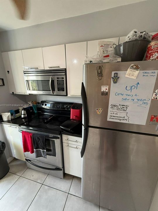 For Sale: $350,000 (1 beds, 1 baths, 775 Square Feet)