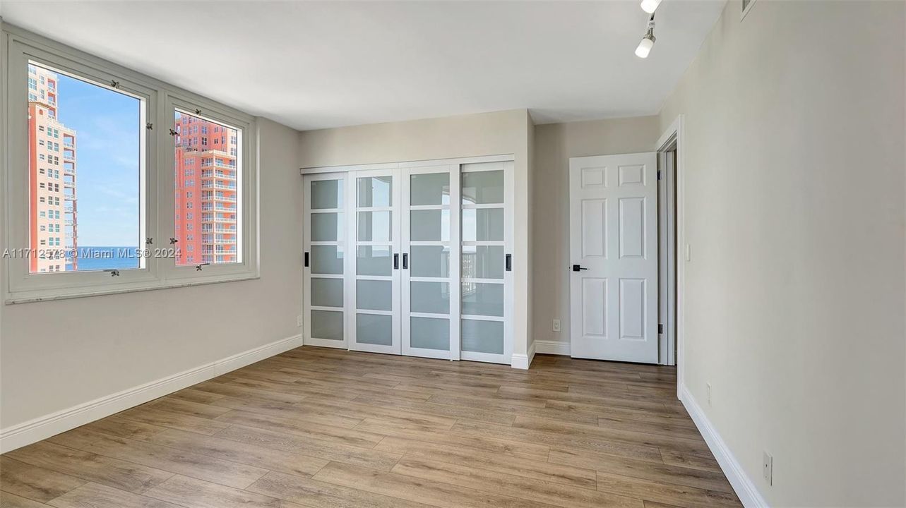 For Sale: $399,000 (1 beds, 1 baths, 1103 Square Feet)