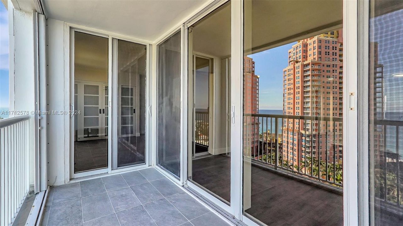 For Sale: $399,000 (1 beds, 1 baths, 1103 Square Feet)