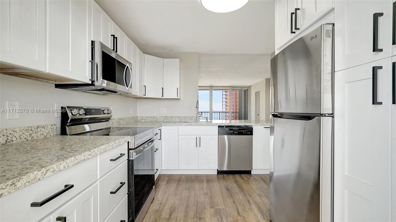 For Sale: $399,000 (1 beds, 1 baths, 1103 Square Feet)