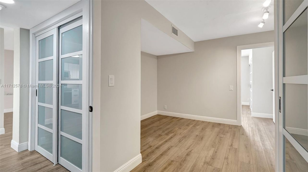 For Sale: $399,000 (1 beds, 1 baths, 1103 Square Feet)