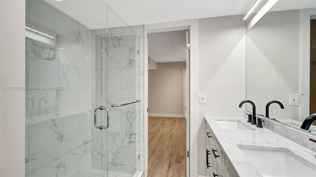 For Sale: $399,000 (1 beds, 1 baths, 1103 Square Feet)