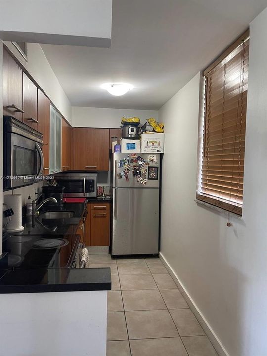 For Sale: $360,000 (1 beds, 1 baths, 723 Square Feet)