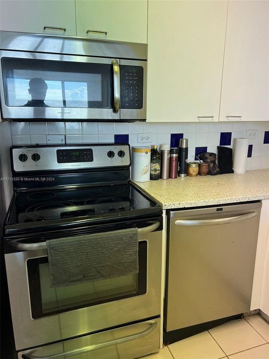 For Rent: $5,000 (2 beds, 2 baths, 1121 Square Feet)