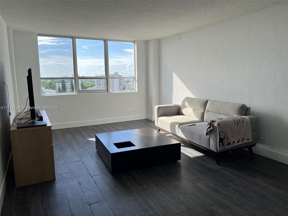 For Rent: $5,000 (2 beds, 2 baths, 1121 Square Feet)