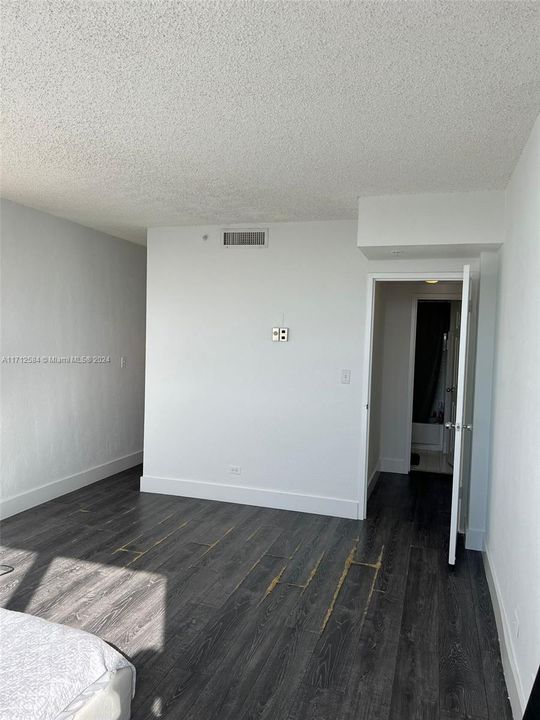 For Rent: $5,000 (2 beds, 2 baths, 1121 Square Feet)