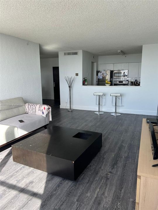 For Rent: $5,000 (2 beds, 2 baths, 1121 Square Feet)