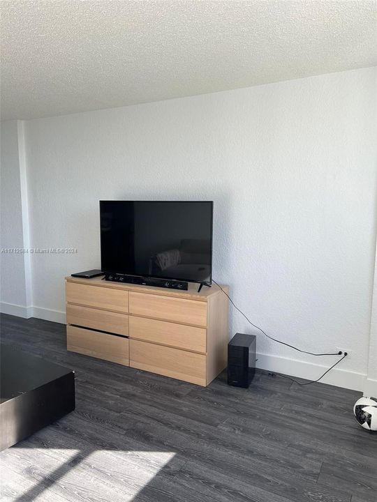 For Rent: $5,000 (2 beds, 2 baths, 1121 Square Feet)