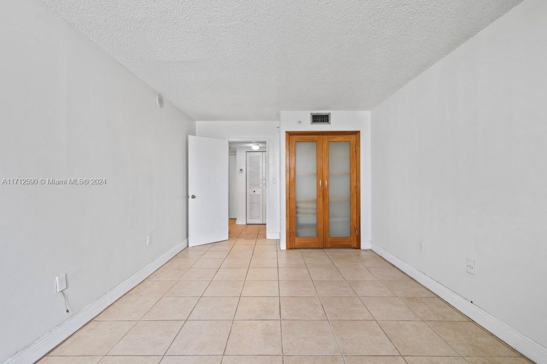 For Rent: $2,550 (2 beds, 2 baths, 914 Square Feet)