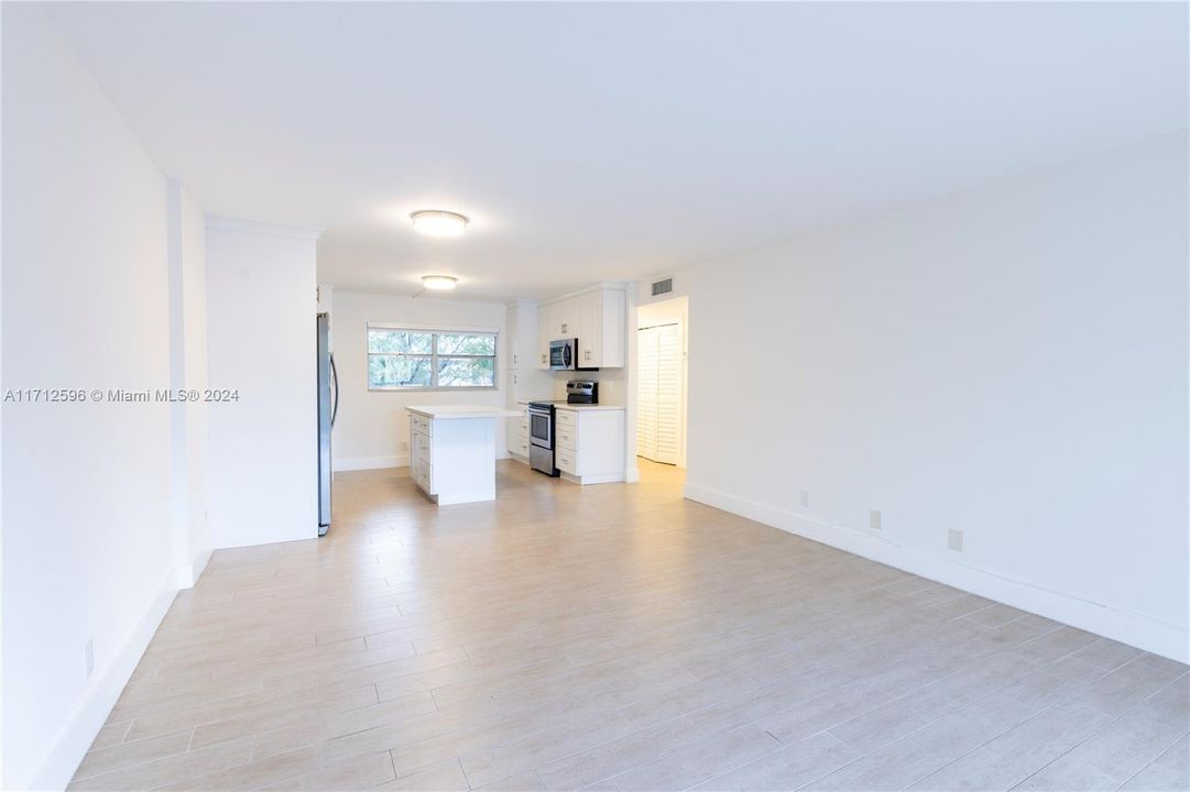 For Sale: $269,900 (2 beds, 2 baths, 1060 Square Feet)