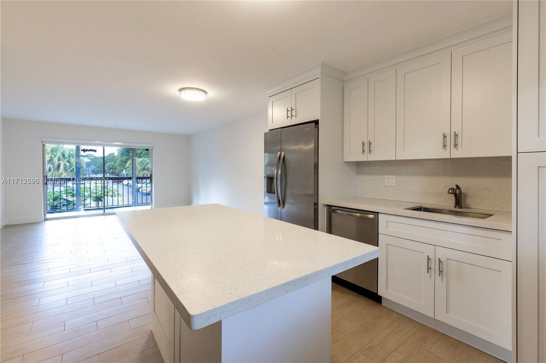 For Sale: $269,900 (2 beds, 2 baths, 1060 Square Feet)