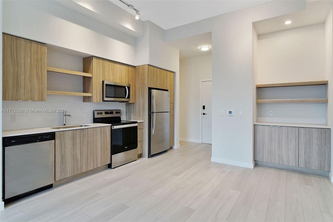 For Rent: $2,250 (1 beds, 1 baths, 768 Square Feet)