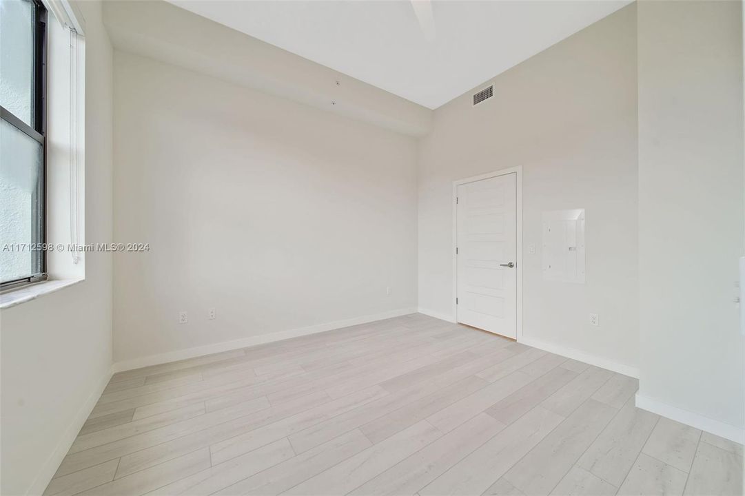 For Rent: $2,250 (1 beds, 1 baths, 768 Square Feet)