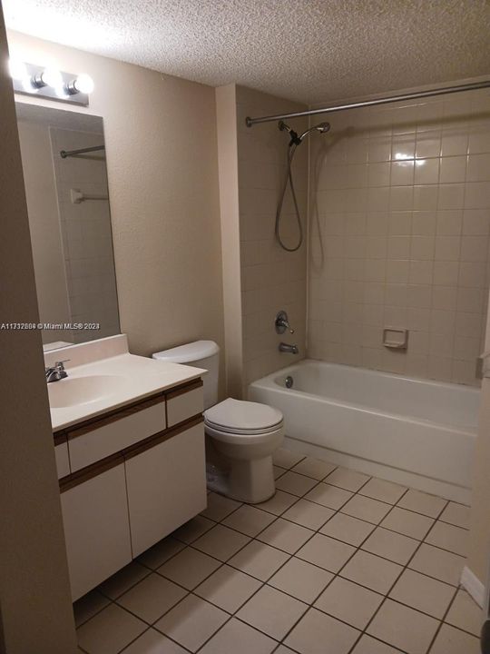 For Sale: $187,000 (1 beds, 1 baths, 633 Square Feet)