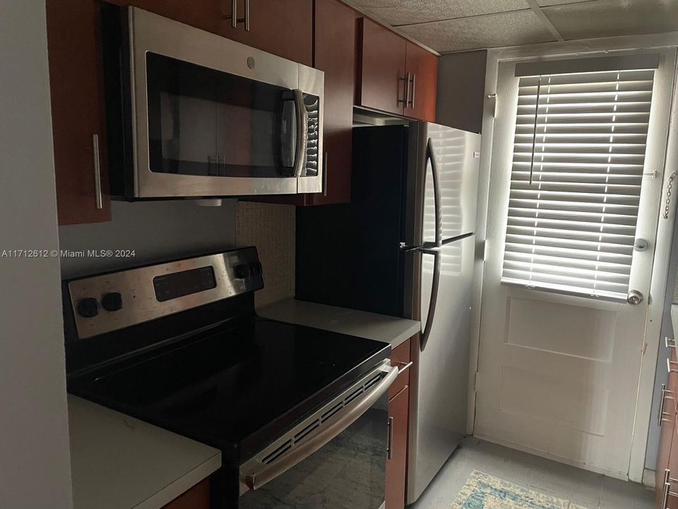 For Rent: $1,580 (1 beds, 1 baths, 617 Square Feet)