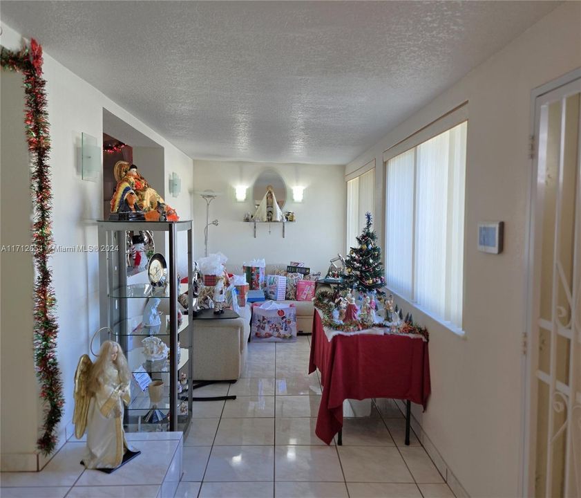 For Sale: $528,000 (2 beds, 1 baths, 1626 Square Feet)