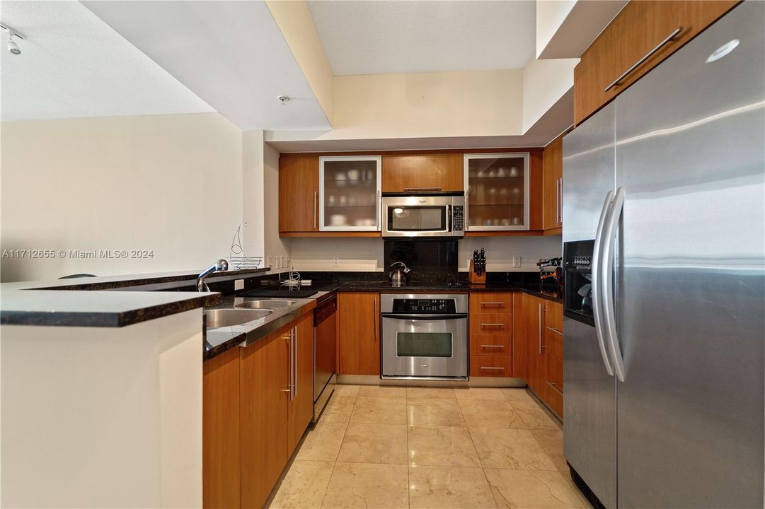 For Sale: $389,000 (1 beds, 1 baths, 728 Square Feet)