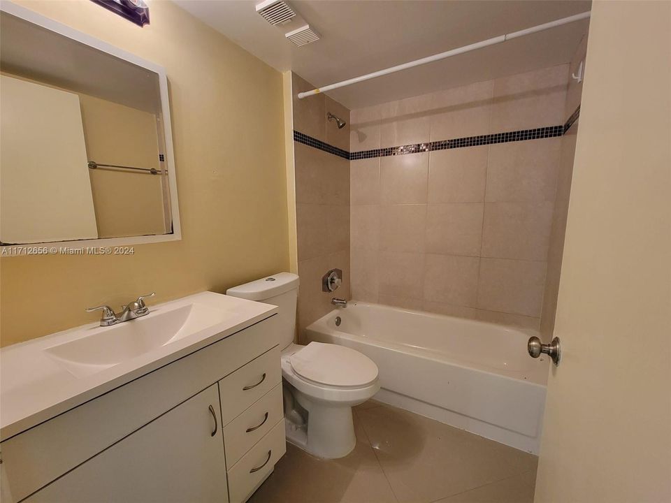 For Sale: $265,000 (2 beds, 2 baths, 950 Square Feet)