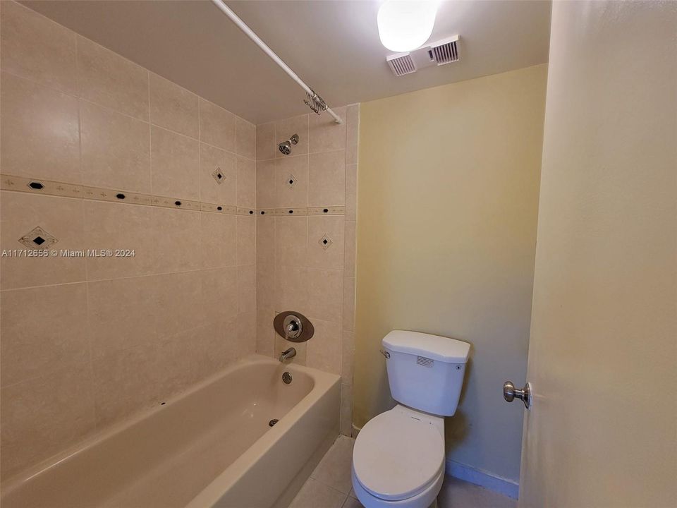 For Sale: $265,000 (2 beds, 2 baths, 950 Square Feet)