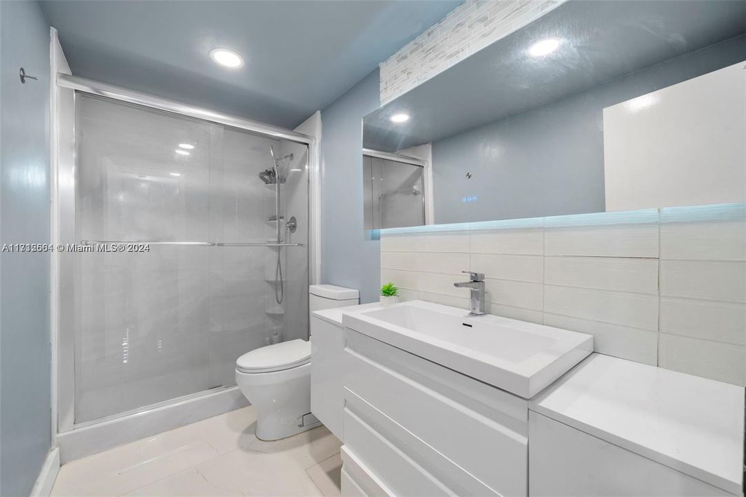 For Sale: $475,000 (2 beds, 2 baths, 1220 Square Feet)