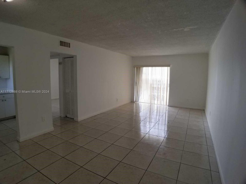 For Rent: $1,500 (1 beds, 1 baths, 677 Square Feet)