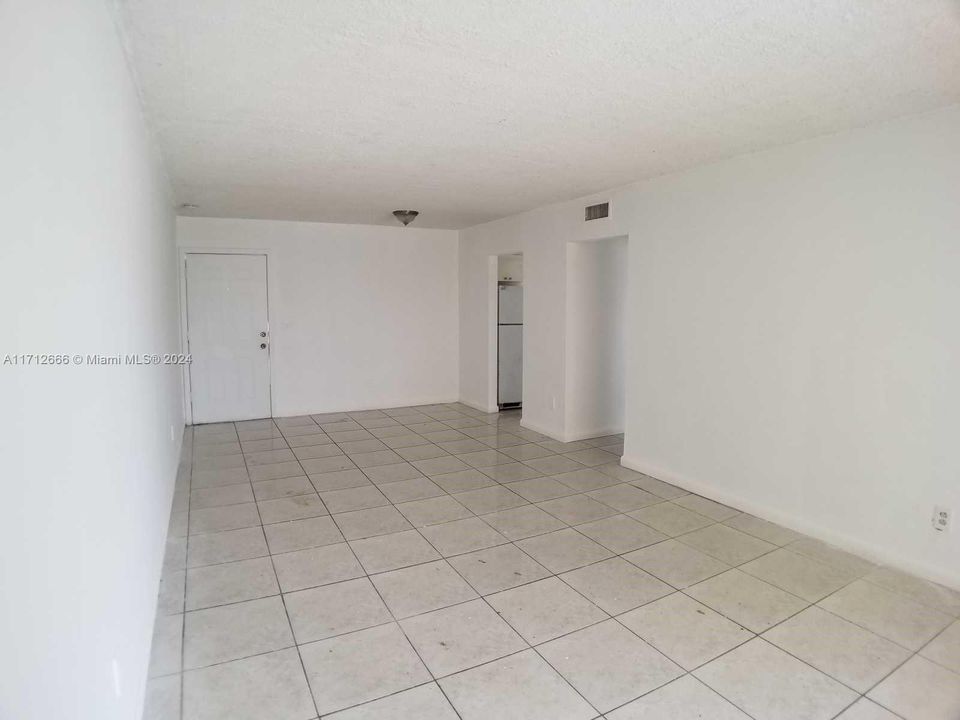 For Rent: $1,500 (1 beds, 1 baths, 677 Square Feet)