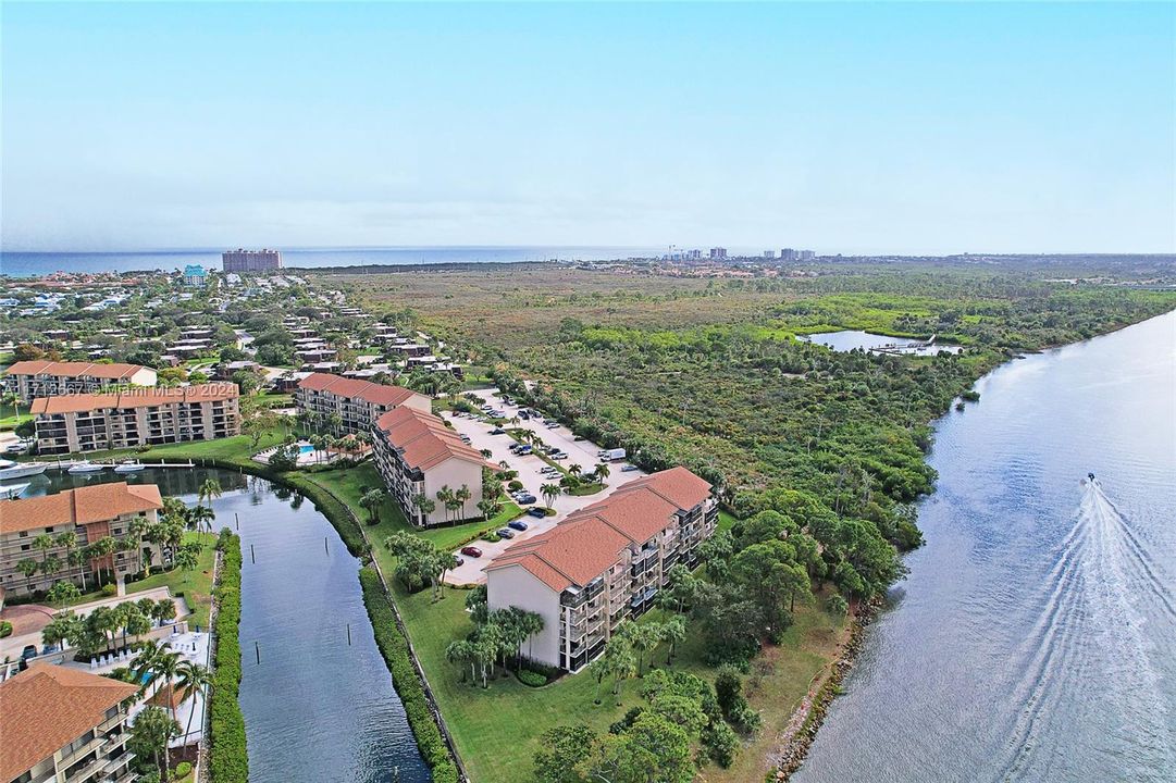 For Sale: $760,000 (2 beds, 2 baths, 1385 Square Feet)