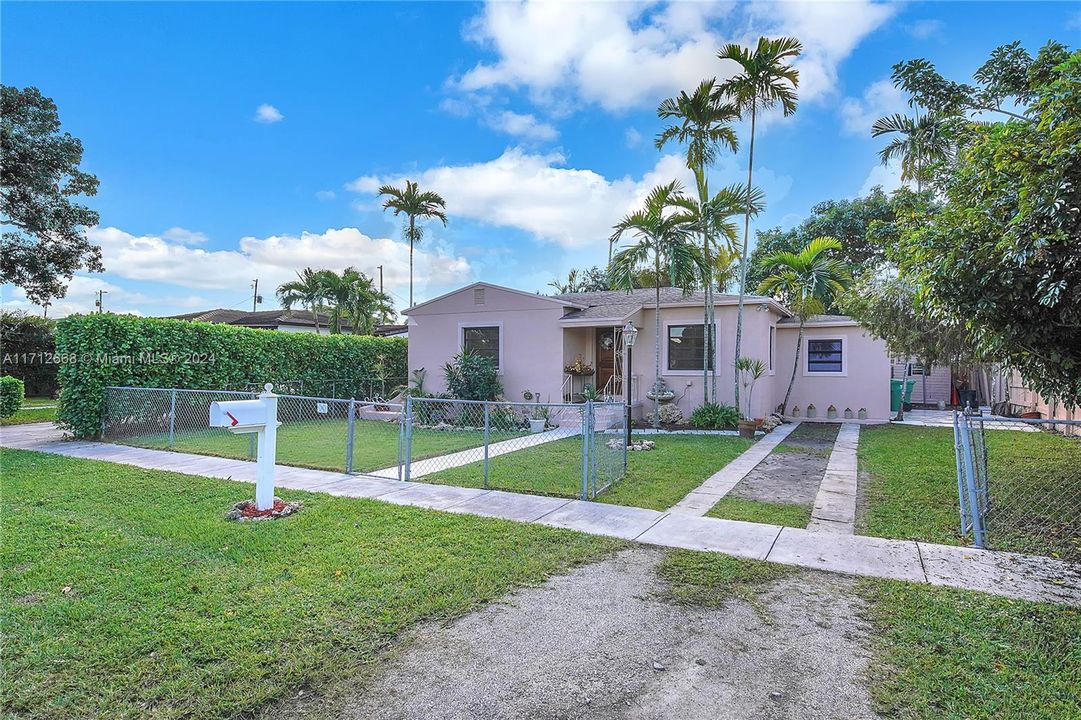 For Sale: $625,000 (3 beds, 2 baths, 1174 Square Feet)